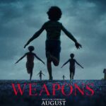รีวิวหนัง “Weapons เวเพินส์” — เมื่อความลึกลับฆาตกรรมนำพามหาภัย